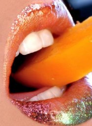 Lèvres et mangue